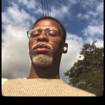Preto🙋🏾♂️/gay🌈 /chato🙄 /virginiano♍️ /insuportável😤 /uma capivara🌺/estudante de Educação Física-UFV🏃🏾♂️➡️. As vezes me finjo de morto.