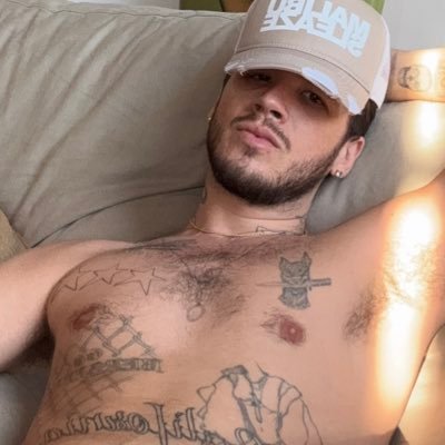 HUNG * SIZE 13 FOOT * 6’1 * FINDOM | cashapp: $apent97 https://t.co/0GiP5EJn9I | https://t.co/FTWKDDri7P