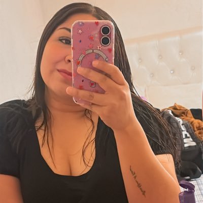 NayeliRobles_'s profile picture. A favor de decidir 💚💜