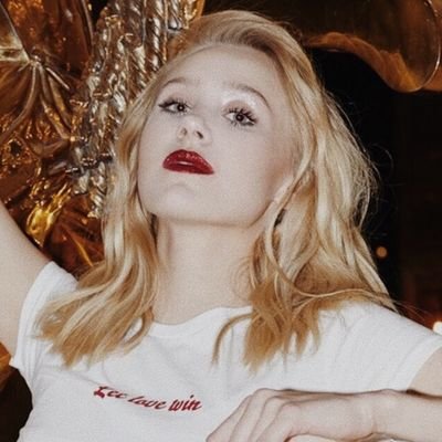 𝗝𝗢𝗥𝗠𝖴𝖭𝖣𝖦𝖠𝖭𝗗𝗘𝗥 : your rhinestone eyes are like factories far away, my sweet aurora.
