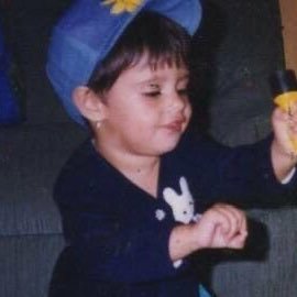 _laridelray's profile picture. oi não sou eu