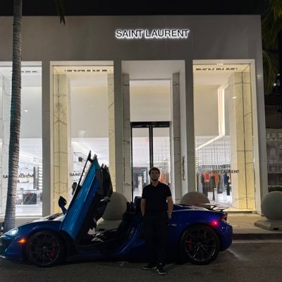 Arminazad83's profile picture. 