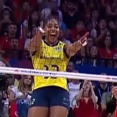 juriguimaraes's profile picture. assistindo a sfv tomando uma junto de gabi guimarães e rosamaria com a cristal | 🇧🇷