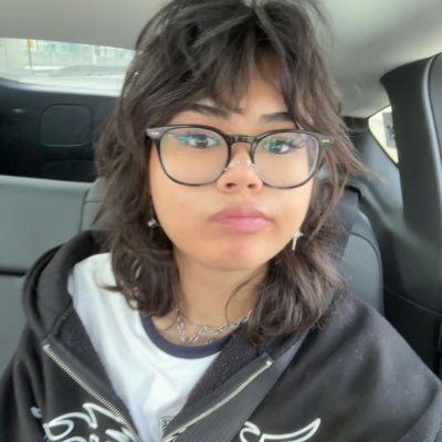 jessvi221's profile picture. Bios are lame