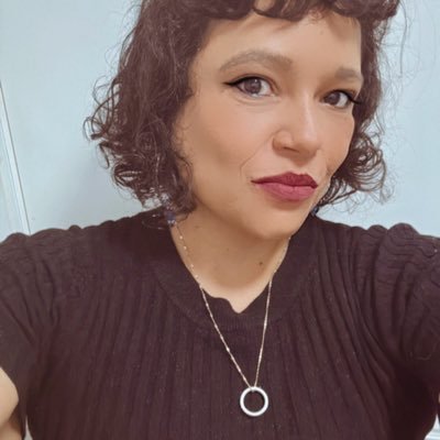 ✍️ Redatora publicitária, compositora de dois bregafunks, rainha da porranenhumolândia. 👑