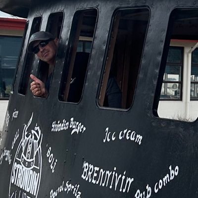 acamray23's profile picture. USC alumni, health care provider, gym rat, earth wanderer.