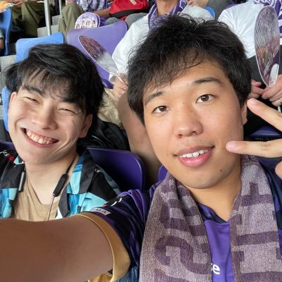 街でオレンジパーカーの変な奴を見かけたらそれは俺です 副業でMKって名前で弾き語ってる、本業は宮島の守護神