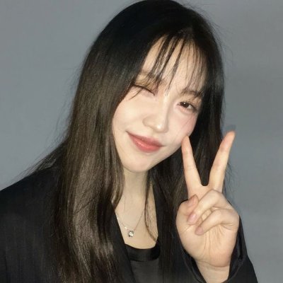 ₊˚.༄ ◜ℛ𝑜𝓁𝑒̀𝓅𝓁𝒶𝓎𝑒𝓇. 🕊◞99 ;The last angel of red velvet, contoured face with perfect carving of the masterpiece, Yeri de Kim。