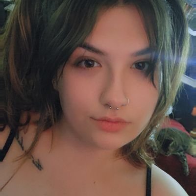 Kittycade's profile picture. ✨️We are liars. We are beautiful and privileged. We are cracked and broken✨️