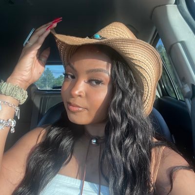 PVAMU Alumna| Mastered it,Twice|12:8 & 3:3🤍|1952🐧|music enthusiast|research hottie🔬