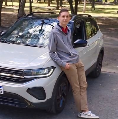 Redactor en Autocosmos Argentina.
Enfermo por los autos y la música.