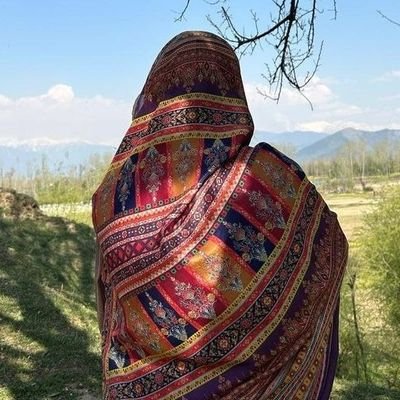 اغرد كثير...
اتنقل بين الدين والدنيا بين الماضي والحاضر بين الجد والسخريه بين المطبخ والرياضة
شعاري عيش كنحلة تُطعم العسل
@AlShababSaudiFC