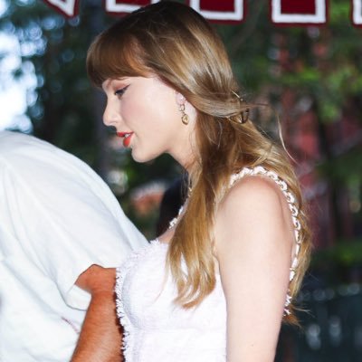 stan account - swiftie - ttpd apologist ♡ྀི - baker - poet - college student - ifb all