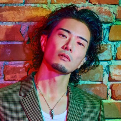 3人組グループ、WHITE JAMのラッパー。今年9/20にLINE CUBE SHIBUYAにて初のホールライブ開催決定!幻冬舎plusコラム「先生、俺またバグってます。」を連載中❤️🩹双極性障害II型持ち。新曲「池袋サンシャイン」配信中🎧