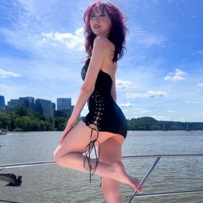 22 y/o Financial Dominatrix of 4 years. TRIBUTE $40 FOR DMS | 5’9 SIZE 8 🦶🏻DC MD VA 📍I do Customs, Paid Film, Sessions/ Cashmeets | @spoiLunaa @vgetsfreaky
