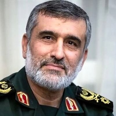 مؤمن به مسیر وحی، مشتاق فرمولهای آفرینش؛ از ذره تا کهکشان، همه را آیه میبینم و انگیزه برای خیزش