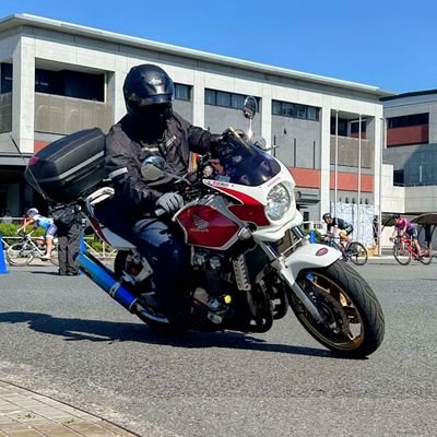 TkacSC54SF1's profile picture. Cr OP😎 50の代 乗り物好きHONDA乗り雑多垢 #CB1300SF #FK7  
#バイクを乗りこなしたい #ライスク #二輪車安全運転大会  #MOTO審判
#バイク乗りと繋がりたい #バイク好き
#飛行機   #鉄道  #crane  #自転車  #レース