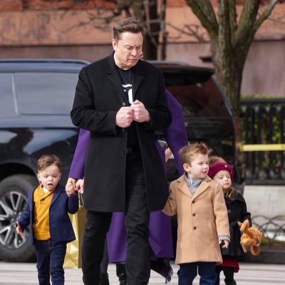 Elonmuskfl3's profile picture. Love and peace !!