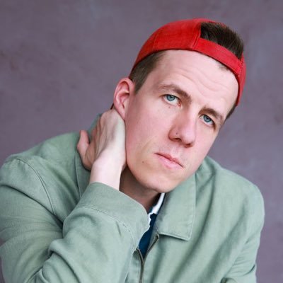 28// Essex FOH @playgoeswrong love theatre and TV actor/comedian also new account