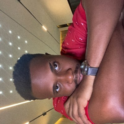 •The future🔮 •Baby boy energy😎 •🍯🐝🐦⬛ •Ever seen a single hopeless romantic?No?Well here I am •
