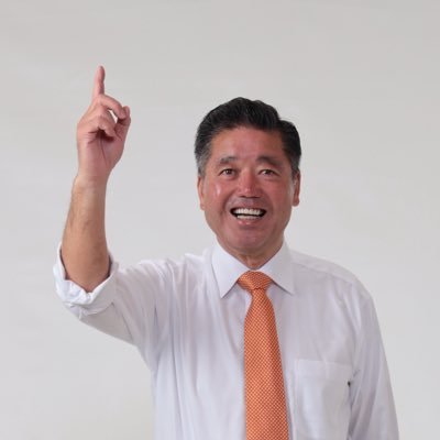 沖縄ファースト政策研究所 代表 挑戦を恐れず、新しい時代を切り開く企業 。久米島オーシャンジェット 会長 やんばるの交通渋滞緩和と、久米島観光20万人の未来を描く。元 衆議院議員 ▶ 沖縄の“経済と人”に光を。現場から未来を語ります。
