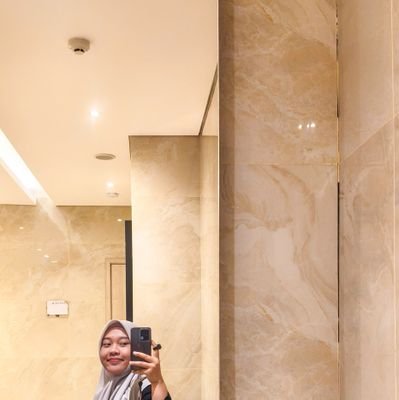 sholihahdwia's profile picture. 