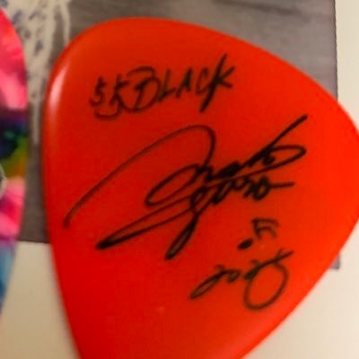 姫と同じ札幌生まれの道産子です♪現在殿の故郷広島在住!大黒摩季と吉川晃司が大好物🤗 人生1人大吉やってます(笑)洋楽も好き❤️KTM❤️LIVEが大好き💕R4.1月生まれのシーズーの女の子がいます。チンチラのぬこ達は🌈の橋を渡って行ってしまいました(泣)♪2015年大切な人が天国へ…彼の分まで生きます