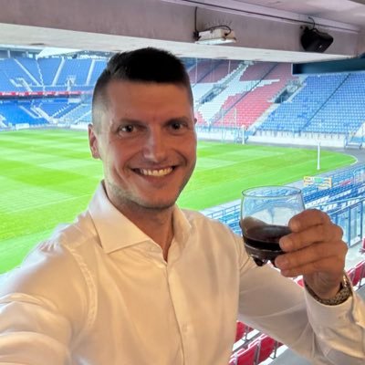 | Wisła Kraków | whisky | książki | zegarki | rower | kebab #swetrowisko