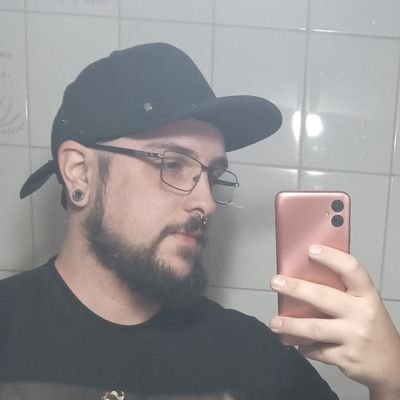Apreciador ávido do meu próprio espaço pessoal.
Jogando fighting games aqui e ali: @GrupoEsports e @TimeFDS.