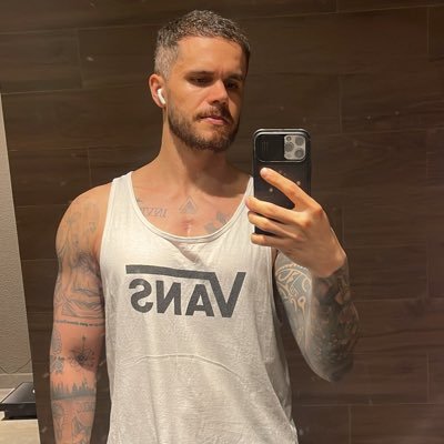 Advogado e concurseiro. Defensor da teoria crítica do direito e viciado em esportes. Falo sobre coisas sérias e outras nem tão sérias.