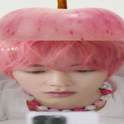 you like that boy (kim dongyoung) because he looks like a girl!!