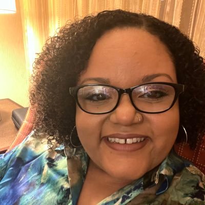 SMR : ♉️ ♏️ ♋️ Crystal lover 💎 Astrologer , 4/6✨ Herbologist in training 🪴 💨 Business owner @ Melanated Radiance