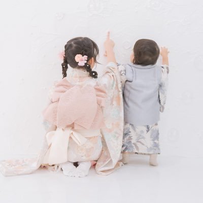 7歳1歳の子供たちを育てるママです🎀famm7月卒丨Webデザイン・ブライダル系のDTP丨無言フォローいいね失礼します🙏✨お仕事ご依頼お待ちしてます⇒DMまで | portfolio作成中📝