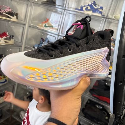 SNKRVicc's profile picture. FOLLOW MY TikTok & instagram @snkrvicc , see my new pick ups and other random cool shit I do 😊🙏