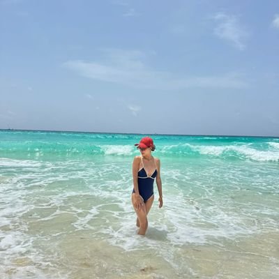 JaraJulya's profile picture. 🌻🌱🐢🌵🍂
 Baila conmigo en la luna