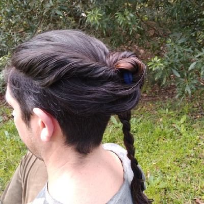 Blasfemiando y practicando la herejía porque el saber siempre es perverso y violento. Docente y estudiante.