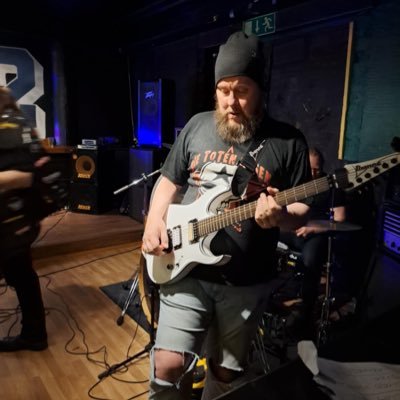 Toni_Koskinen's profile picture. #kitara #isi #työkyvyttömyyseläke #LEMS
#guitar #dad #disabilitypension #LEMS
FI/ENG Espoo, Finland
