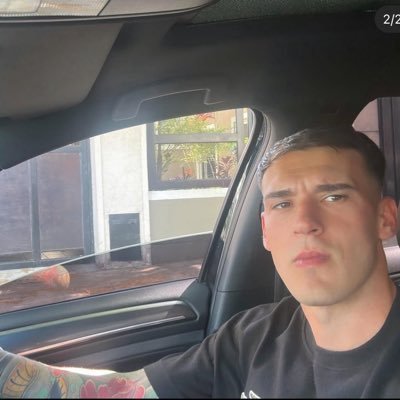 tomi_centeno's profile picture. 