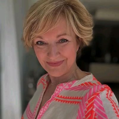 Bonjour, moi c'est Marie-Line
Célibataire et bien dans ma peau, je prends le temps d'apprécier les choses simples de la vie. J'aime me ressourcer au contact.