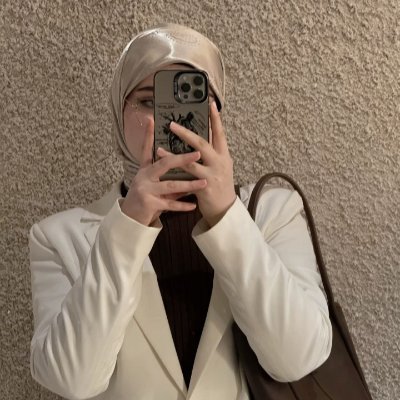 گرچه گاهی تندبادی شاخهای را هم شکست
سرو میمانَد ولی توفان به پایان میرسد...♬♪🐚💍
