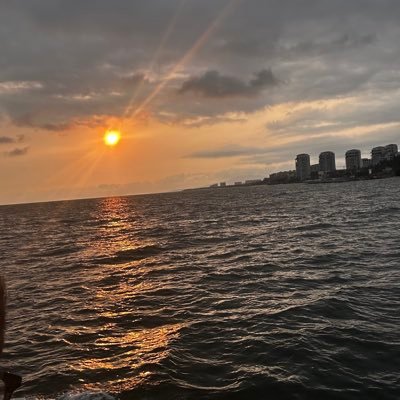 RmetooM's profile picture. 