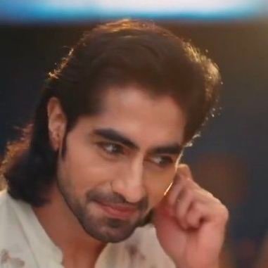 खूबसूरत वही है जो वफादार है 💗
व्यवहार अच्छा रखिए ( हर कोई चहरे पर नही मरता )
आदत धीरे धीरे चरित्र बन जाती