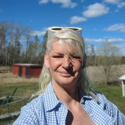 Moeder in Zweden, werkt in de zorg. Wakker en met de beide voeten in de aarde.
https://t.co/wFm0FyGOiq