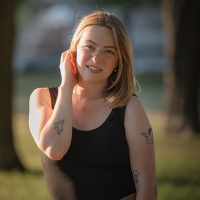 hey_jeska's profile picture. ✨ a libra and a library lover 💡 writer, editor, creative content strategist 📜 typewriter poems on the spot