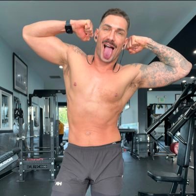 Freaky green-eyed Colombian 🇨🇴 Sober, Power Vers - I want to be a bottom in a gang bang! 🙋🏻‍♂️ https://t.co/dPhogkYwDC