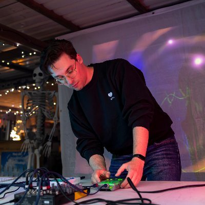 Funky tunes made on gameboys (https://t.co/aBYlzHzS0O) ♬
VGM ♬
Works at https://t.co/OXJDdu39qF on Wire ♬
Dad ♬