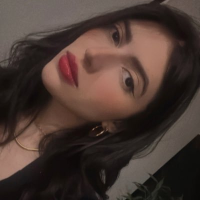 giovanamoschem's profile picture. por favor nao leia os tweets sao pessoais