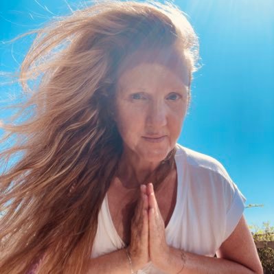 HIGH PRIESTESSS 🌹 SELF MASTERY 🌹 DARSHAN BLESSING 🌹 LIGHT FREQUENCY CODES 🌹 COMMUNITY 🌹
