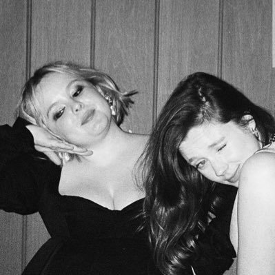 lilacsandpoppys's profile picture. ✨bridgerton/polin✨melangdon apologist✨ fanfic writer, nicola devotee, eloise stan, unchaperoned and unstoppable✨🇵🇸