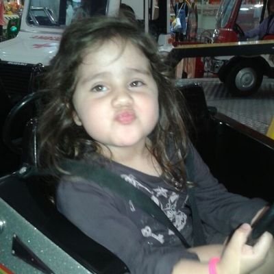 ticiaqxy_'s profile picture. falo pouco e muita bosta 💯